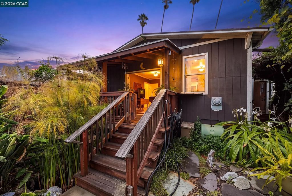 2637 Chestnut St, Oakland