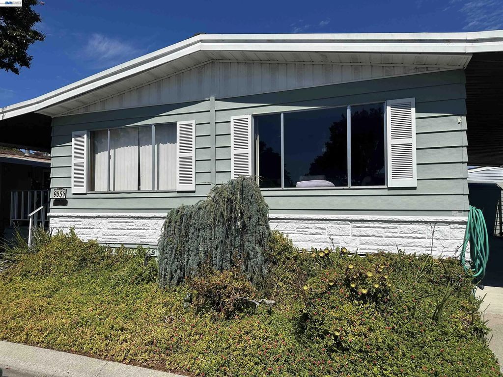 965 New England Village Dr., Hayward