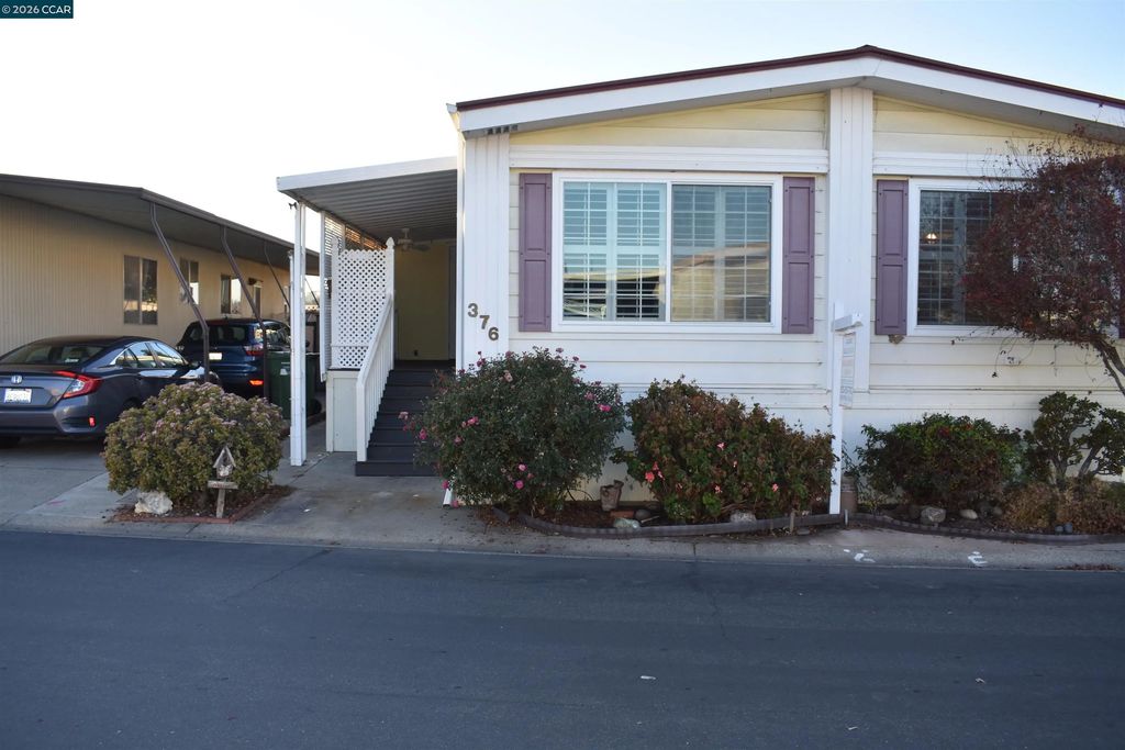 376 Avenida Flores 77, Pacheco