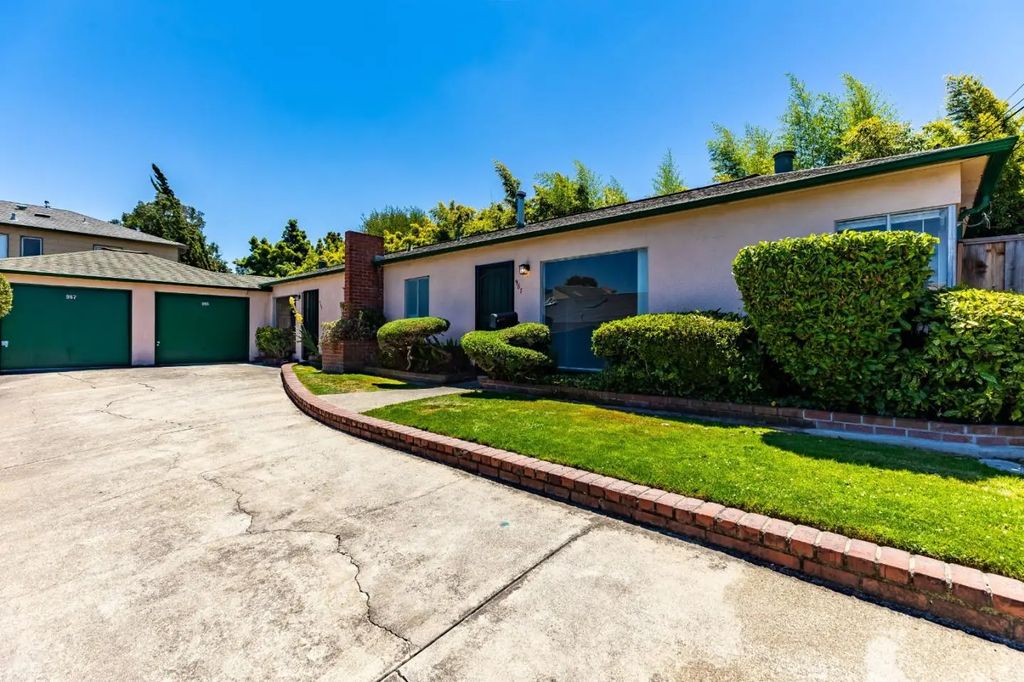 987 Simon Street, Hayward
