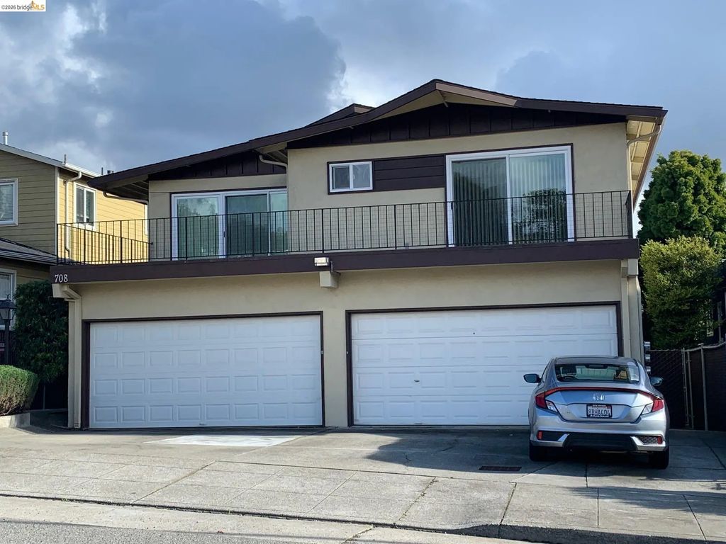 708 Solano Ave B, Albany