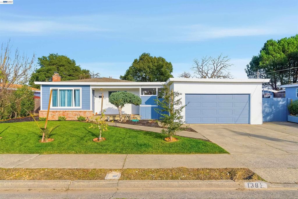 1382 Donna St, Novato
