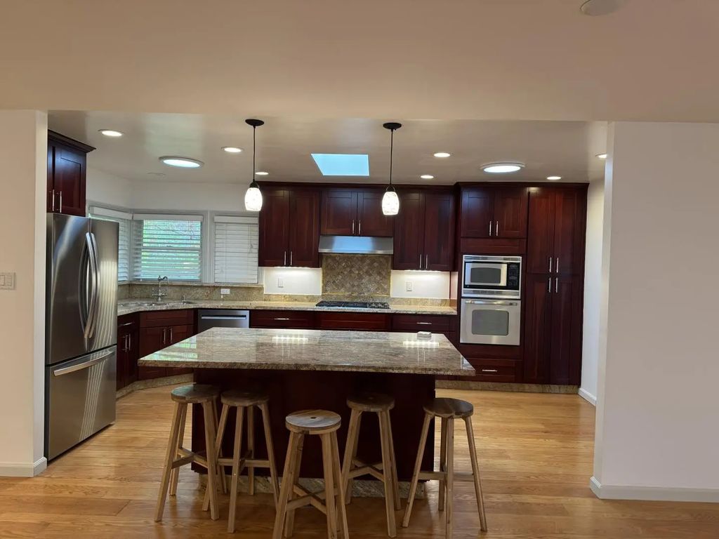 1359 Country Club Drive, Los Altos