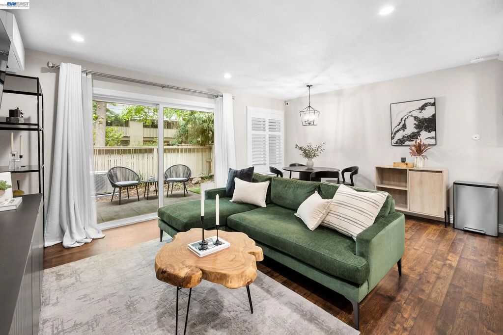 2724 Oak Rd 88, Walnut Creek