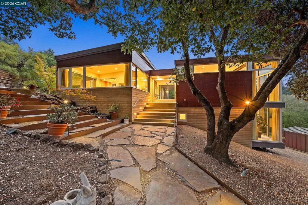 2 Crane Ct, Orinda