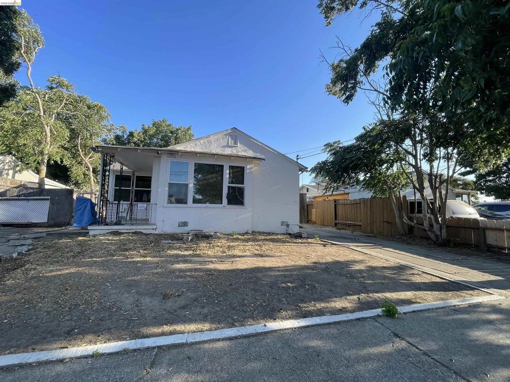 1321 W 9th St, Antioch