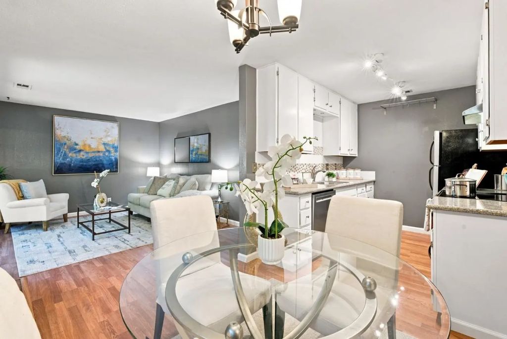 24 Emery Bay Drive, Emeryville