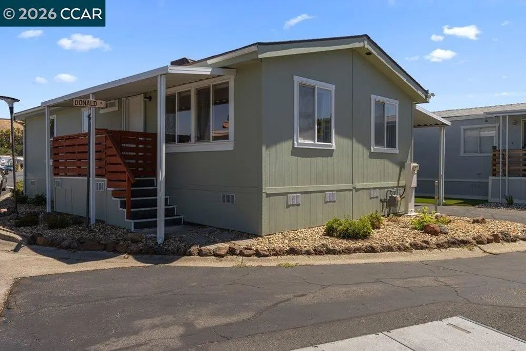 77 Donald Lane, Concord