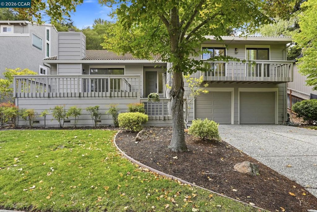 900 Augusta Dr, Moraga