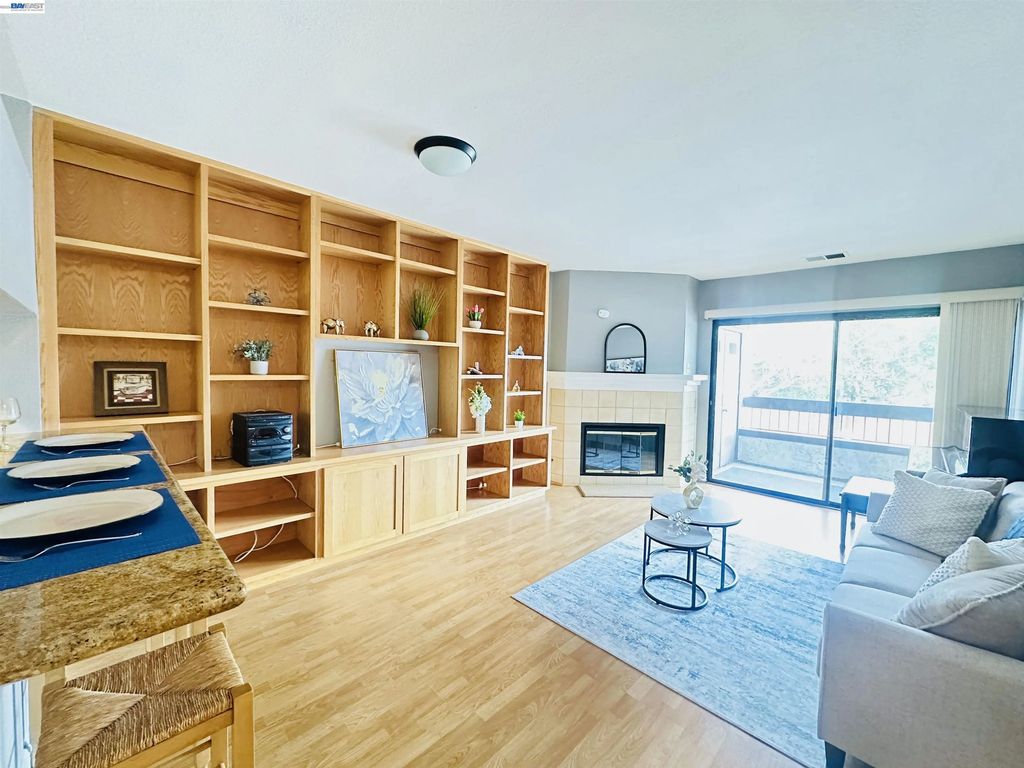 320 N Villa Way, Walnut Creek