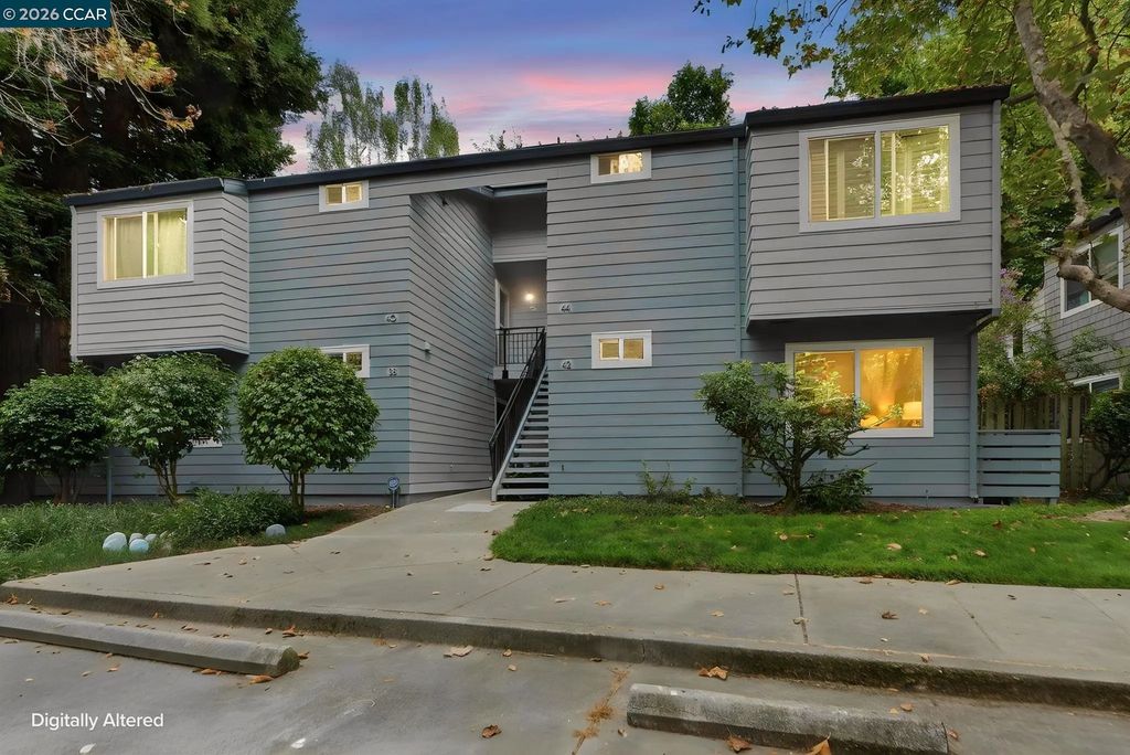 42 Emery Bay Dr, Emeryville