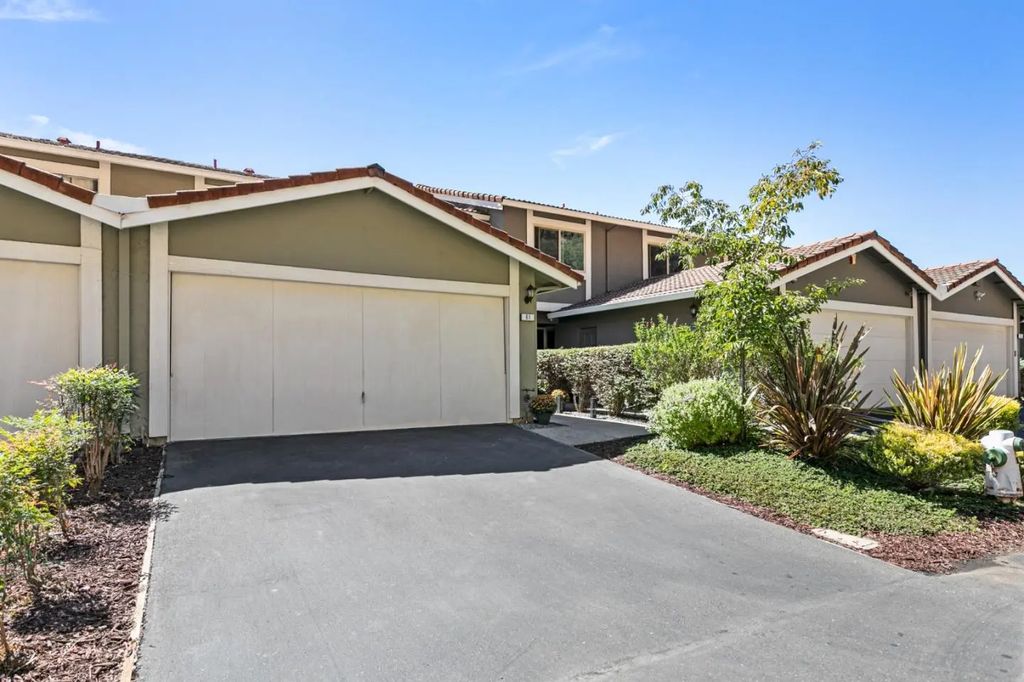 61 Thousand Oaks Street, Oakland