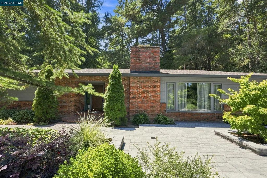 56 Camino Encinas, Orinda