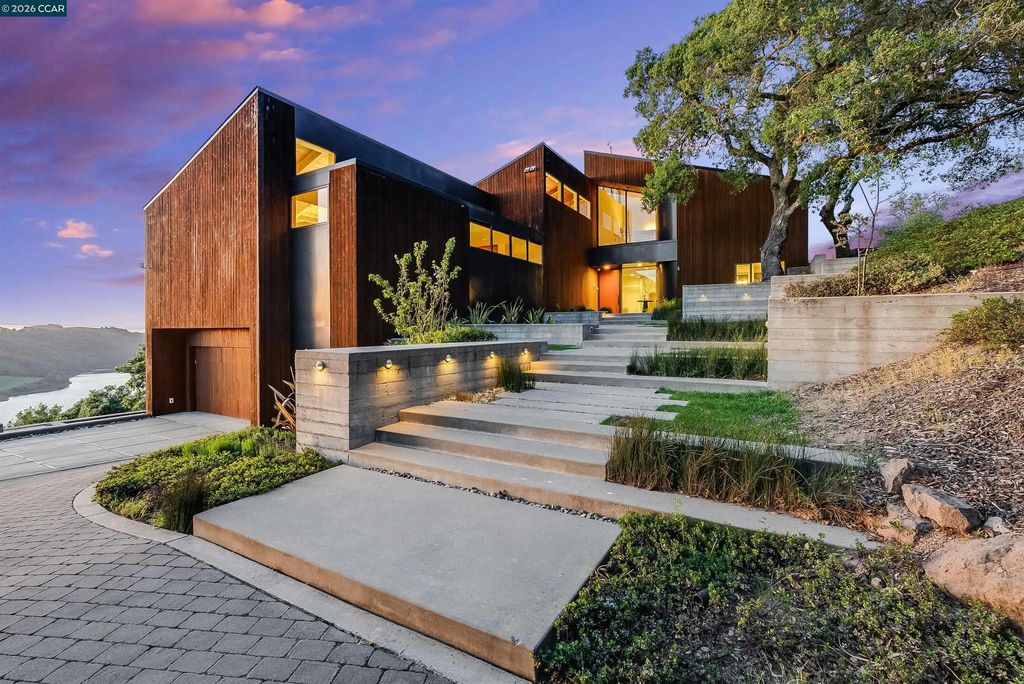 240 Tappan Ln, Orinda