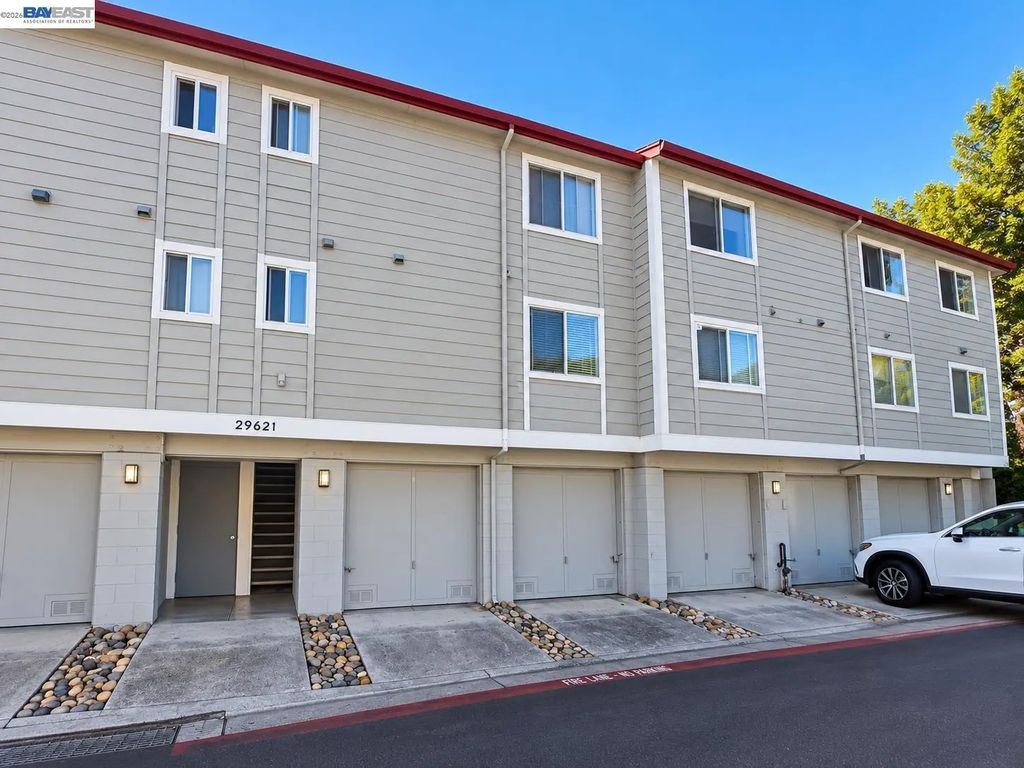 29621 Red Oak Ct 3, Hayward
