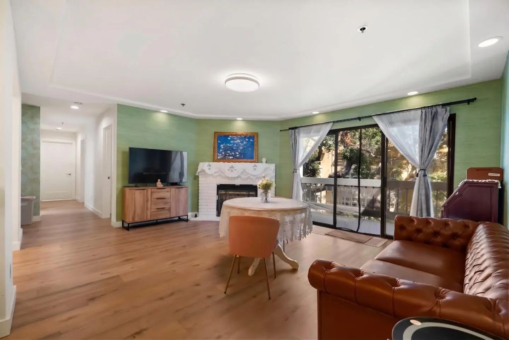 496 W Charleston Road 302, Palo Alto