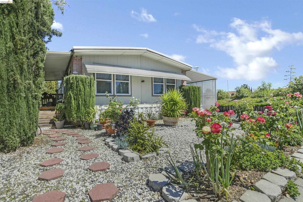 273 Luau Dr, Pittsburg