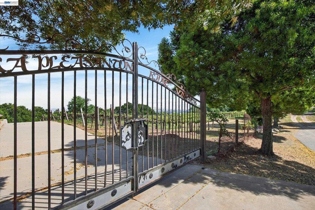 9500 Santos Ranch Rd, Pleasanton