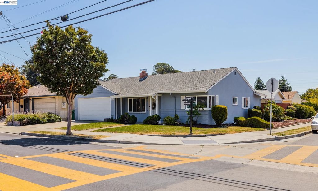 22907 Nevada, Hayward