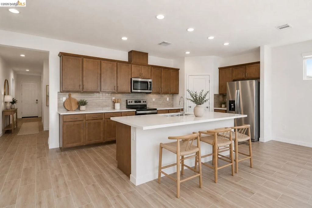 504 Spruce Way, Oakley