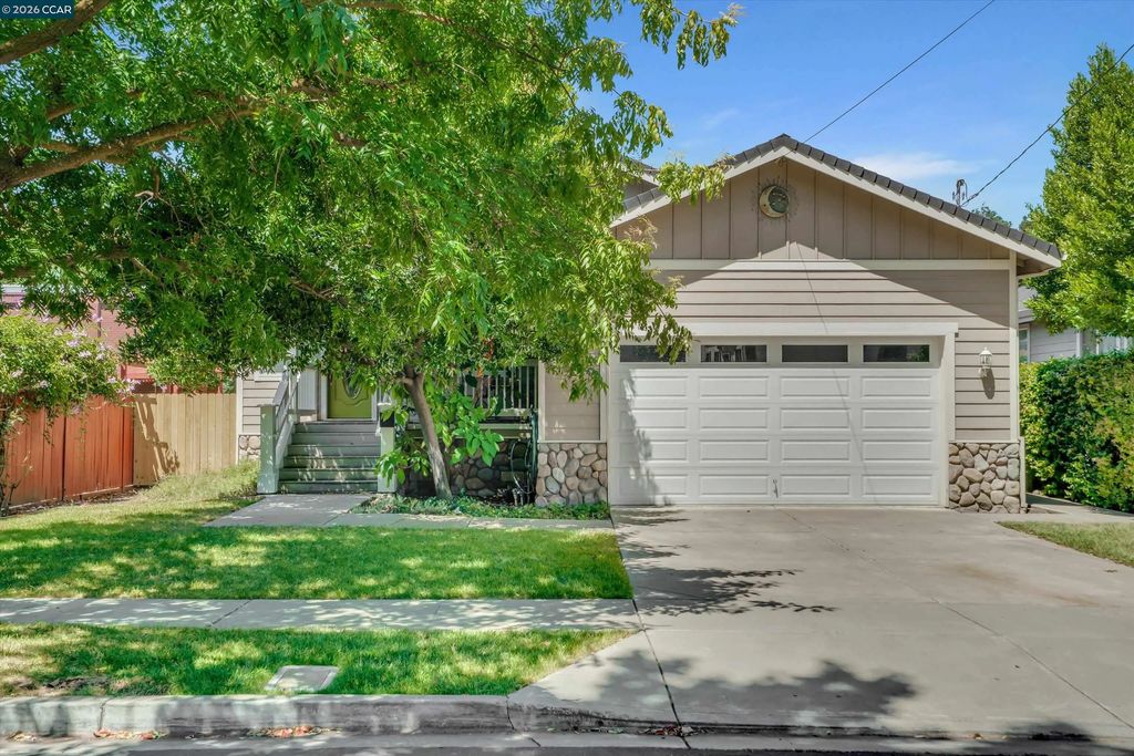 3190 Castro St, Martinez