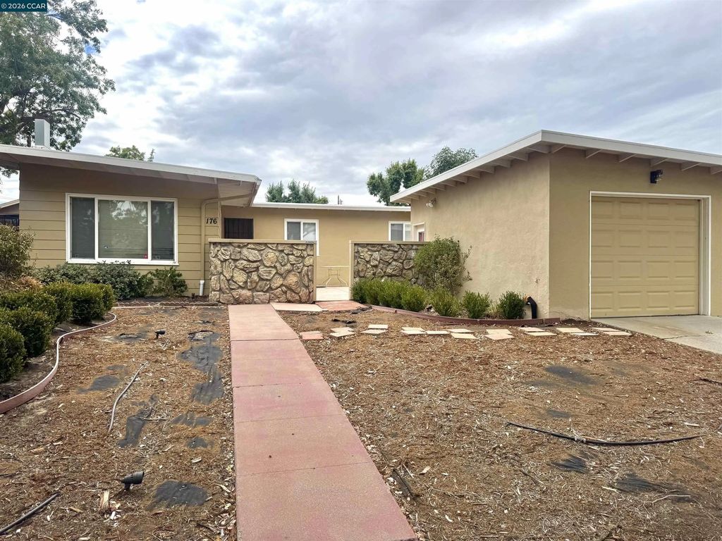 176 Sequoia Dr, Pittsburg