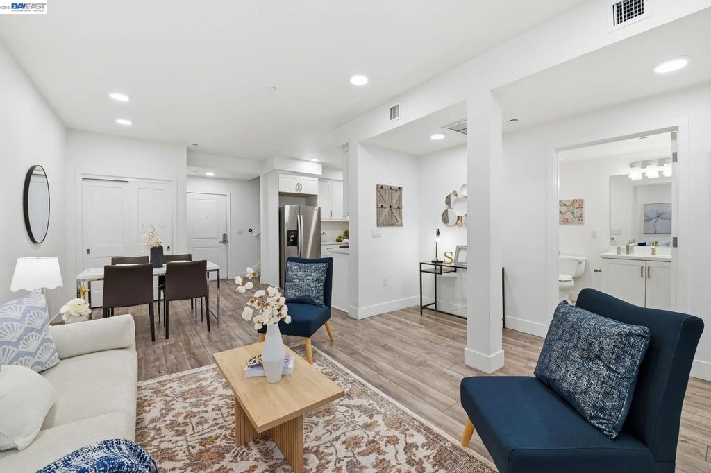 42111 Osgood Rd 208, Fremont