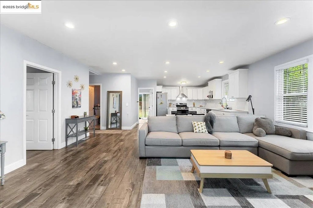 2016 104th Ave, Oakland