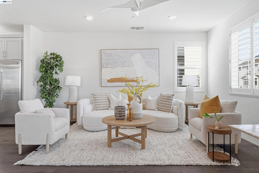 37879 Seafarer Rd, Newark