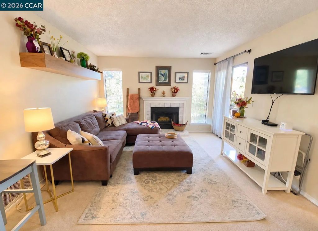 161 Village Pl, Martinez
