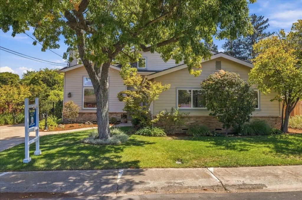 28 Hunt Way, Campbell