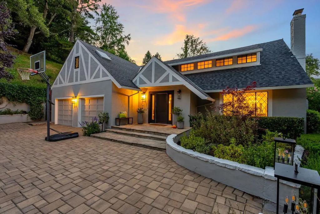 220 Robin Road, Hillsborough