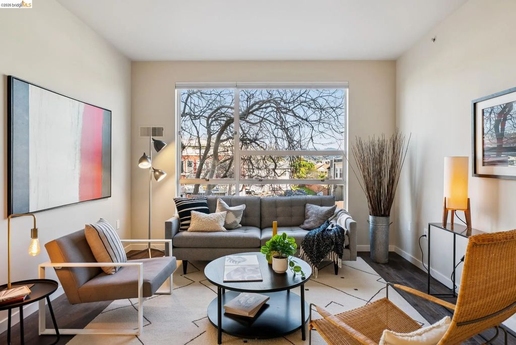 6465 San Pablo Ave 203, Oakland