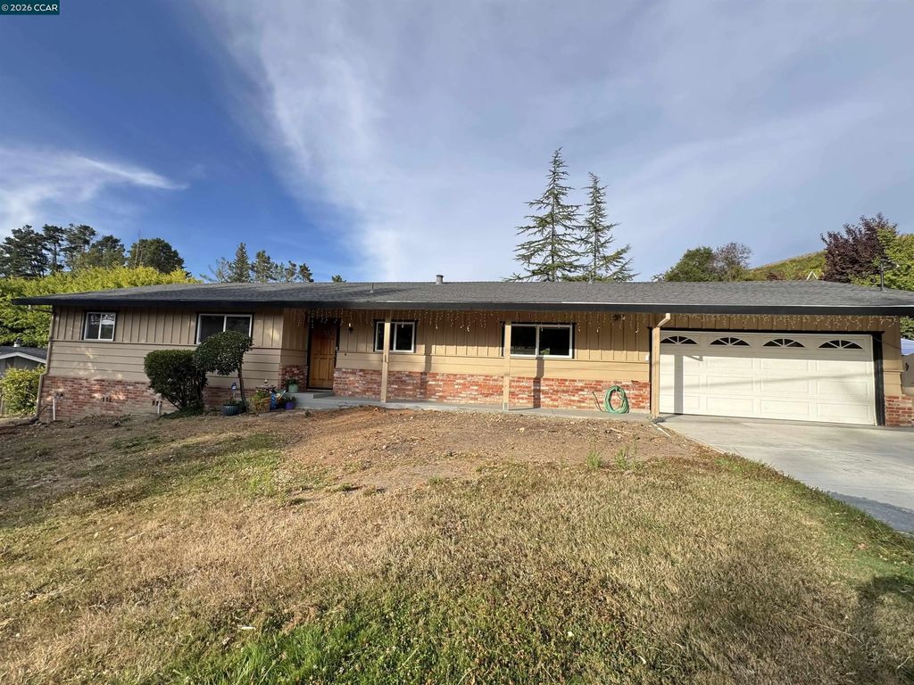 1167 Larch Ave, Moraga