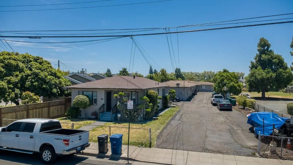563 Laurel Avenue, Hayward