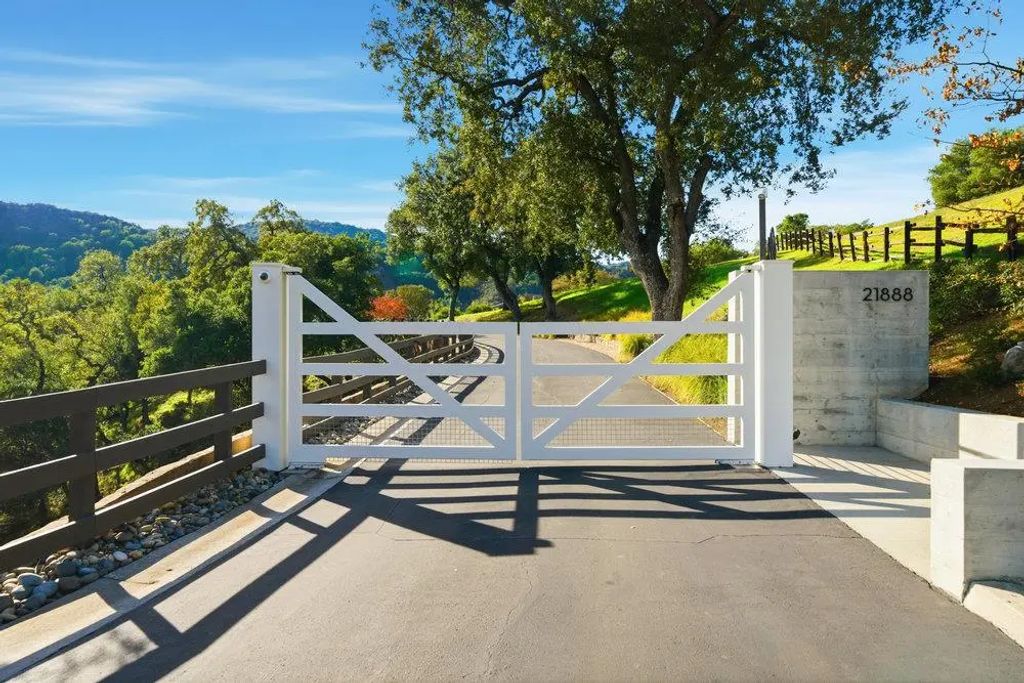 21888 Blue Oaks Place, Los Altos Hills