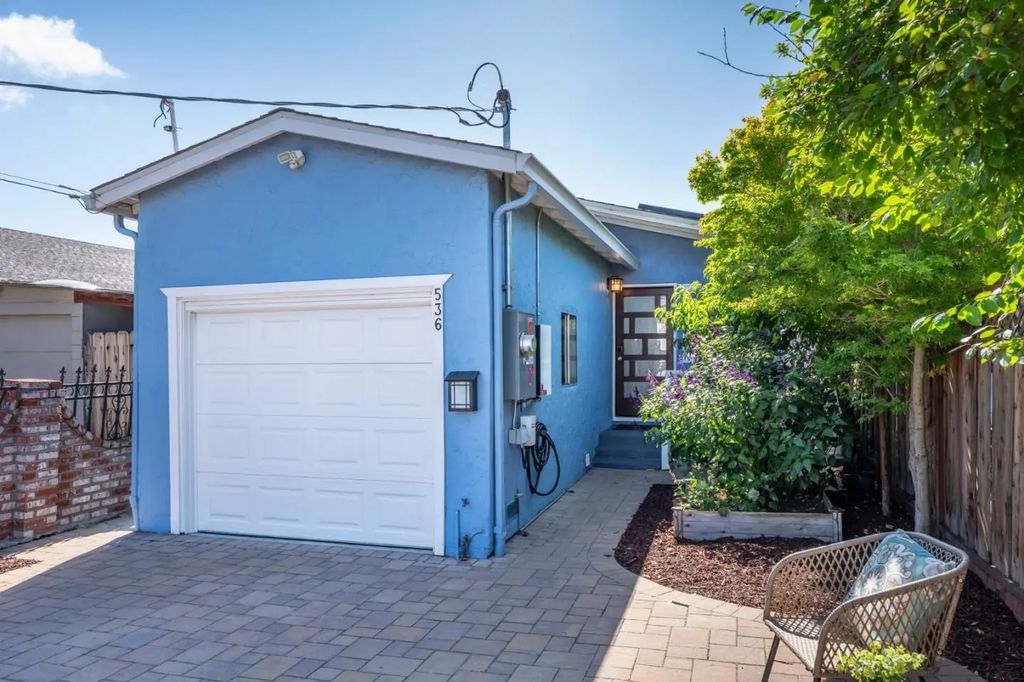 536 Stanford Avenue, Redwood City
