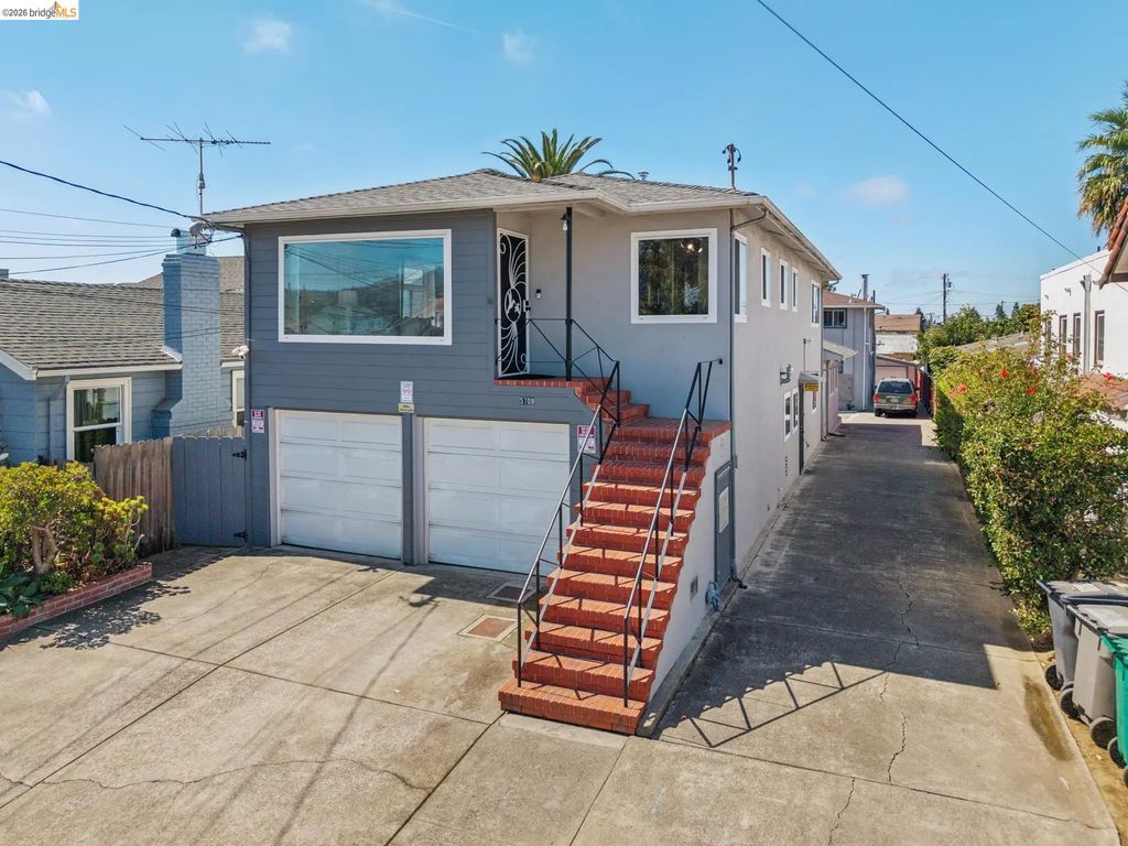 5709 Walnut Street, Oakland