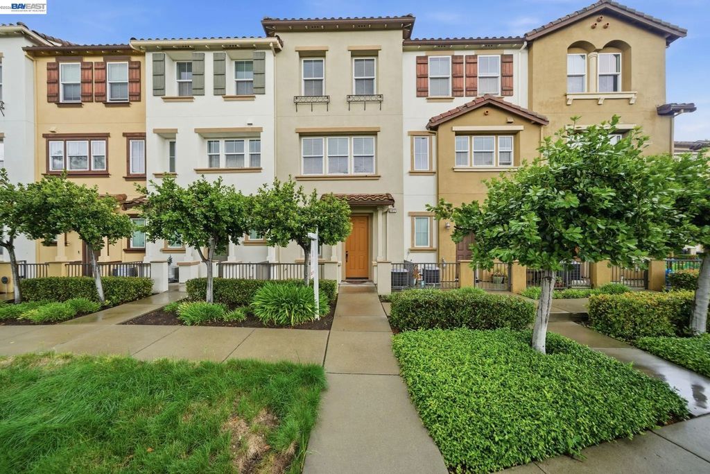 1012 Martin Luther King Dr, Hayward