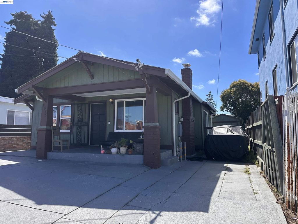 2474 Seminary Ave, Oakland