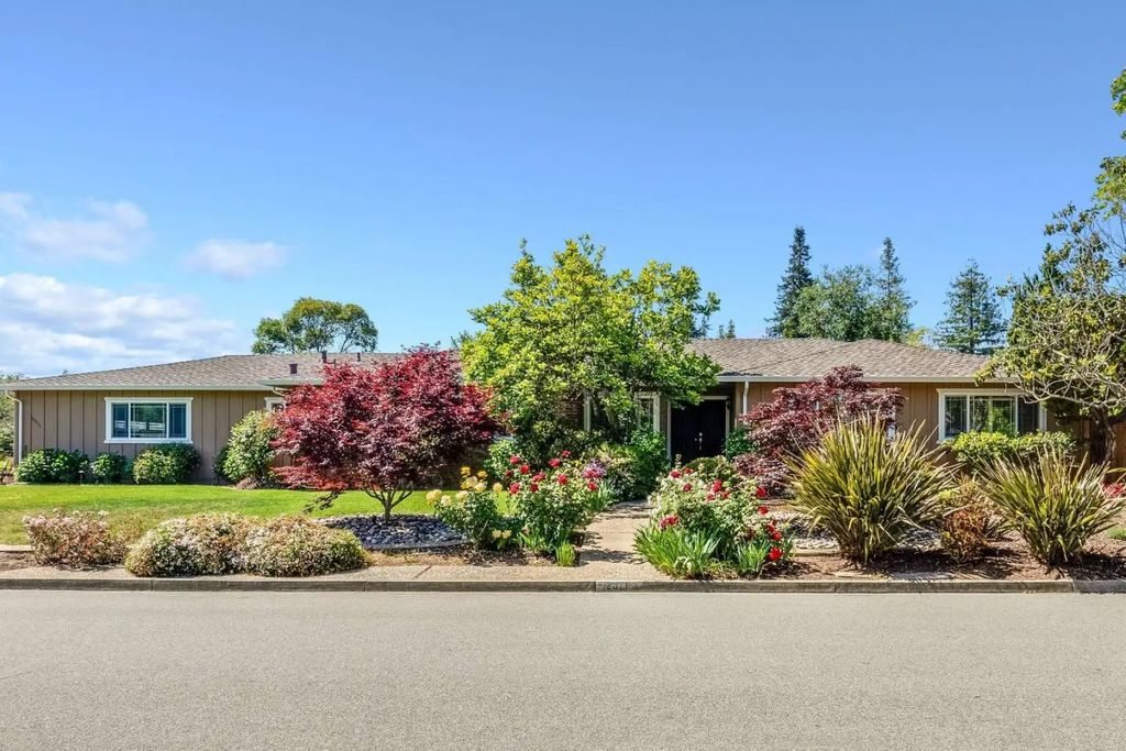 12371 Saraglen Drive, Saratoga