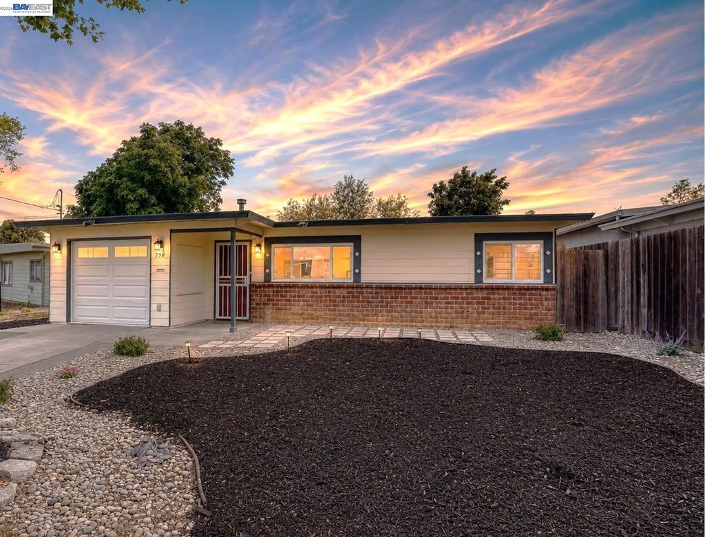 738 Lilly Ave, Hayward