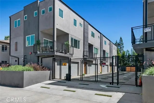 13538 Vanowen Street 5, Los Angeles