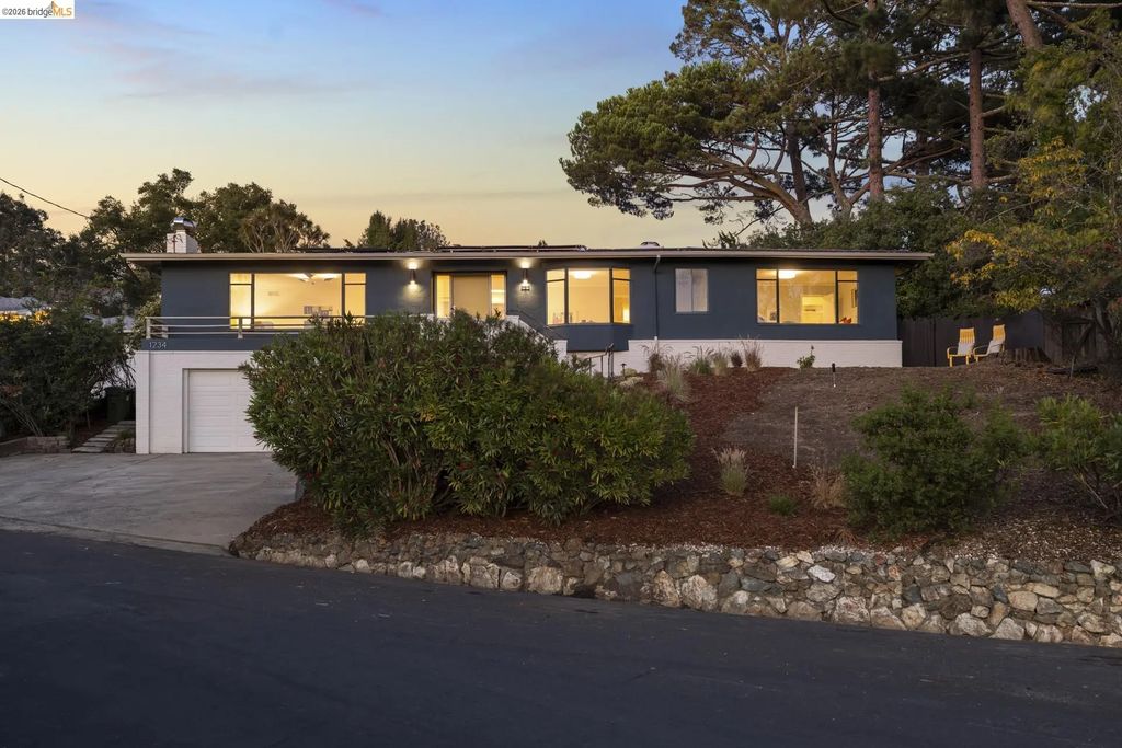 1234 Contra Costa Dr, El Cerrito
