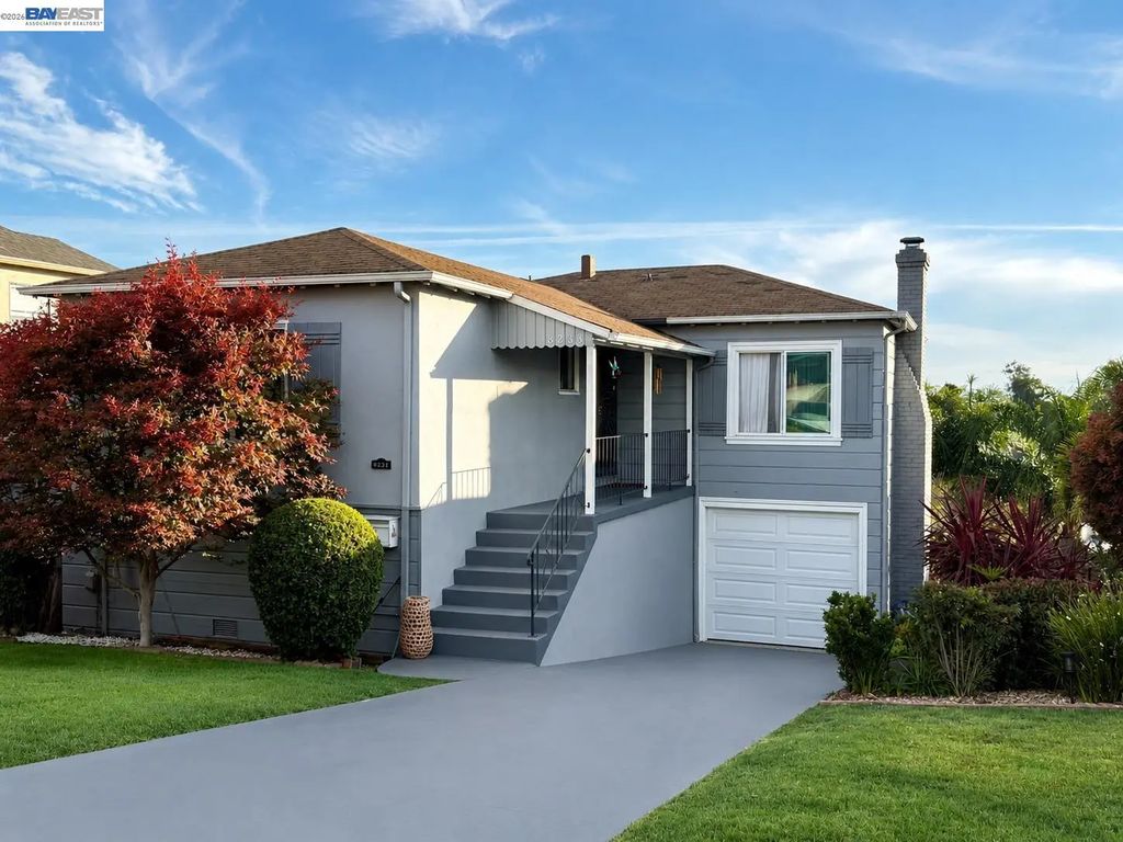 8233 Golf Links Rd, Oakland