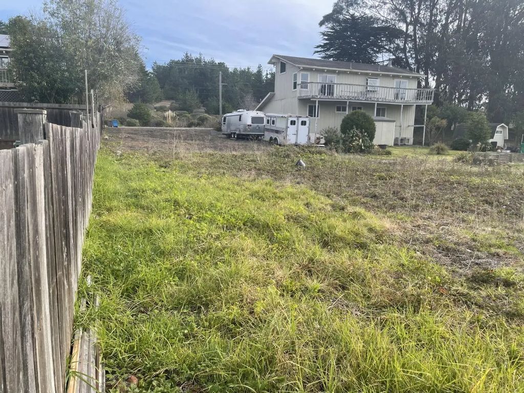 Pearl Avenue, Moss Beach