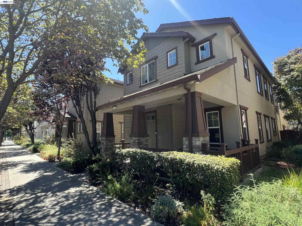 22737 Watkins St, Hayward