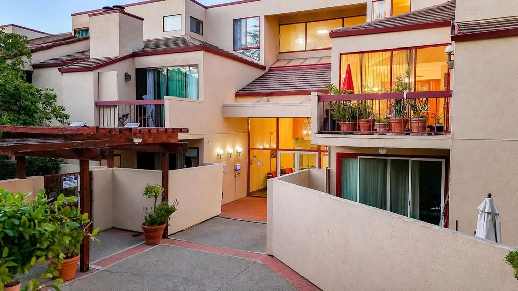 25912 Hayward Boulevard 215, Hayward