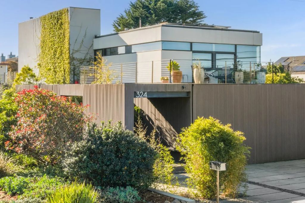 324 Kelly Avenue, Half Moon Bay