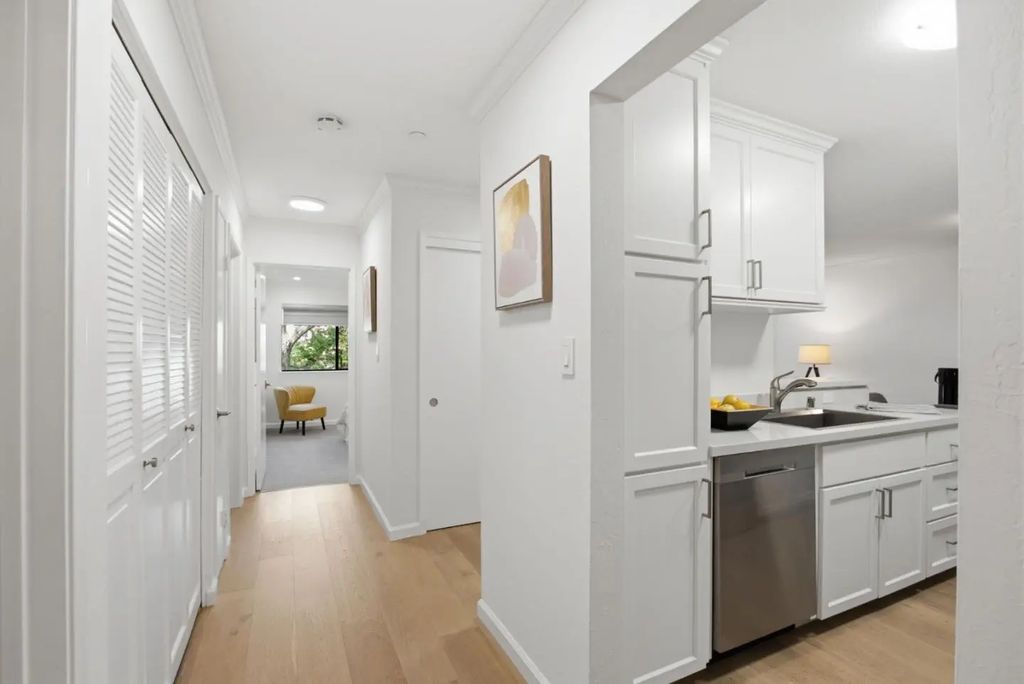 226 W Edith Avenue 33, Los Altos